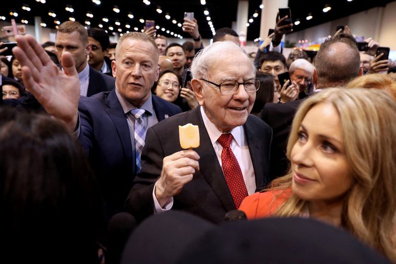  Ông Warren Buffett tuyên bố sẽ không ủng hộ bất kỳ ứng cử viên chính trị nào